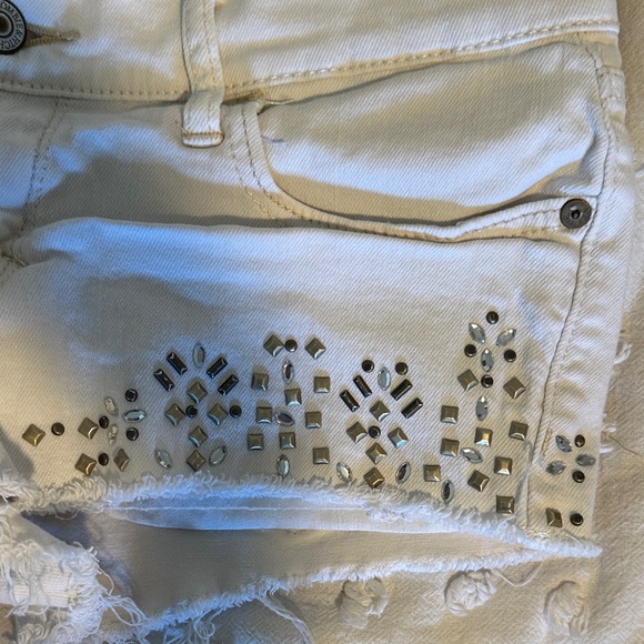 Vintage Abercrombie & Fitch White Jean Shorts with Silver Accents - Picture 4 of 6